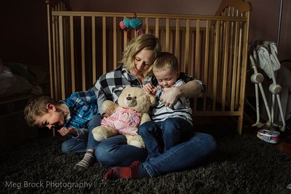 viral photos capture family grieving 2 - Motherly